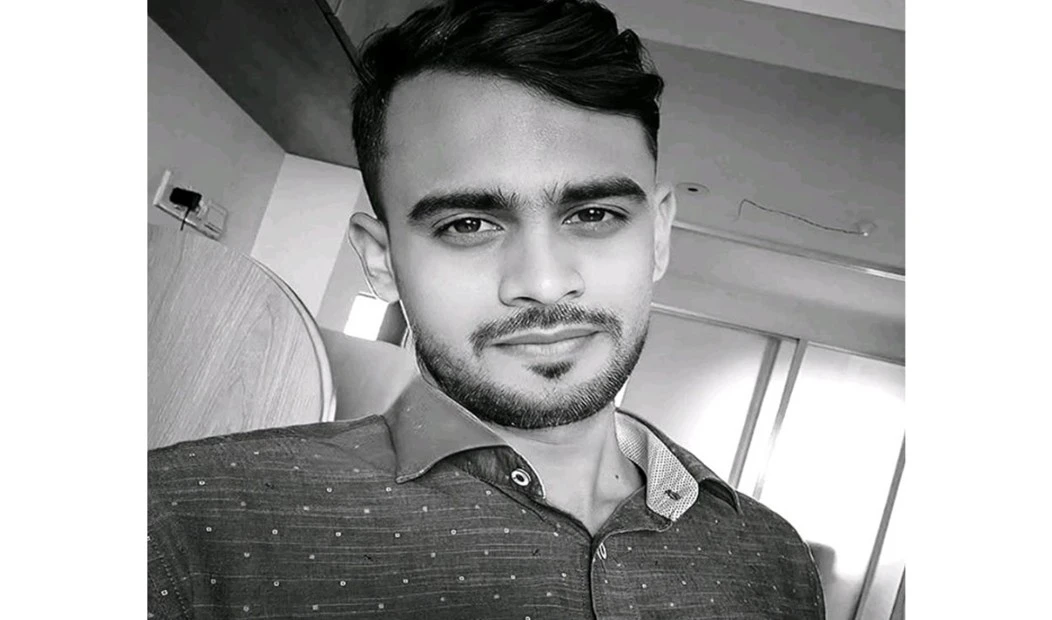 ঘু‌মি‌য়ে ছিলেন যুবক‌, জানালা খুলে গুলি করে হত্যা